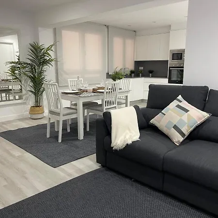 Oktheway Old Town آكورونيا